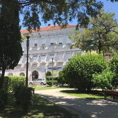 מוסטר 1890'S Apartment מראה חיצוני תמונה