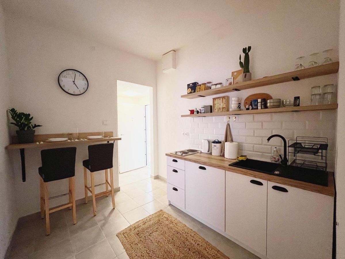 מוסטר 1890'S Apartment מראה חיצוני תמונה