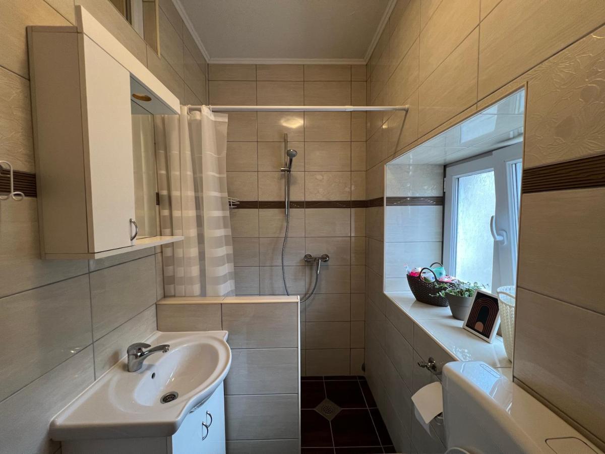 מוסטר 1890'S Apartment מראה חיצוני תמונה